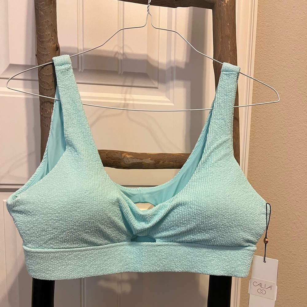 Super cute textured keyhole bikini top